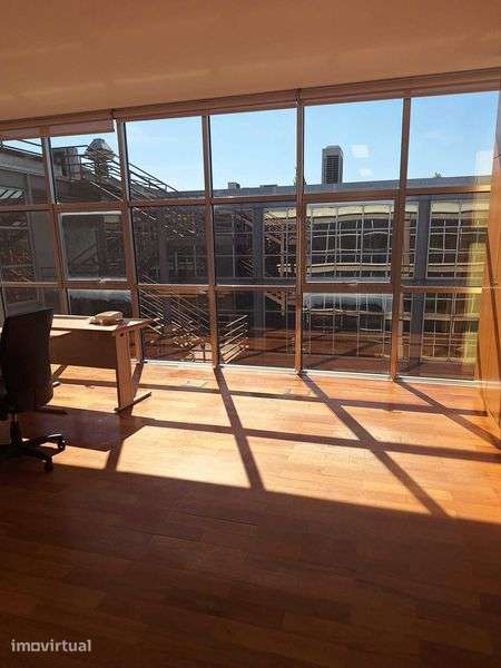 Escritório 45m² | Luz natural | Garagem | Prédio empresarial | 550€ - Grande imagem: 2/8