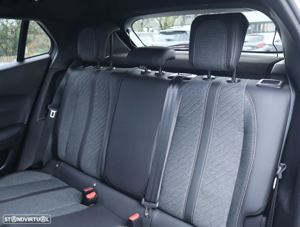 Peugeot 2008 1.2 PureTech Allure - 22