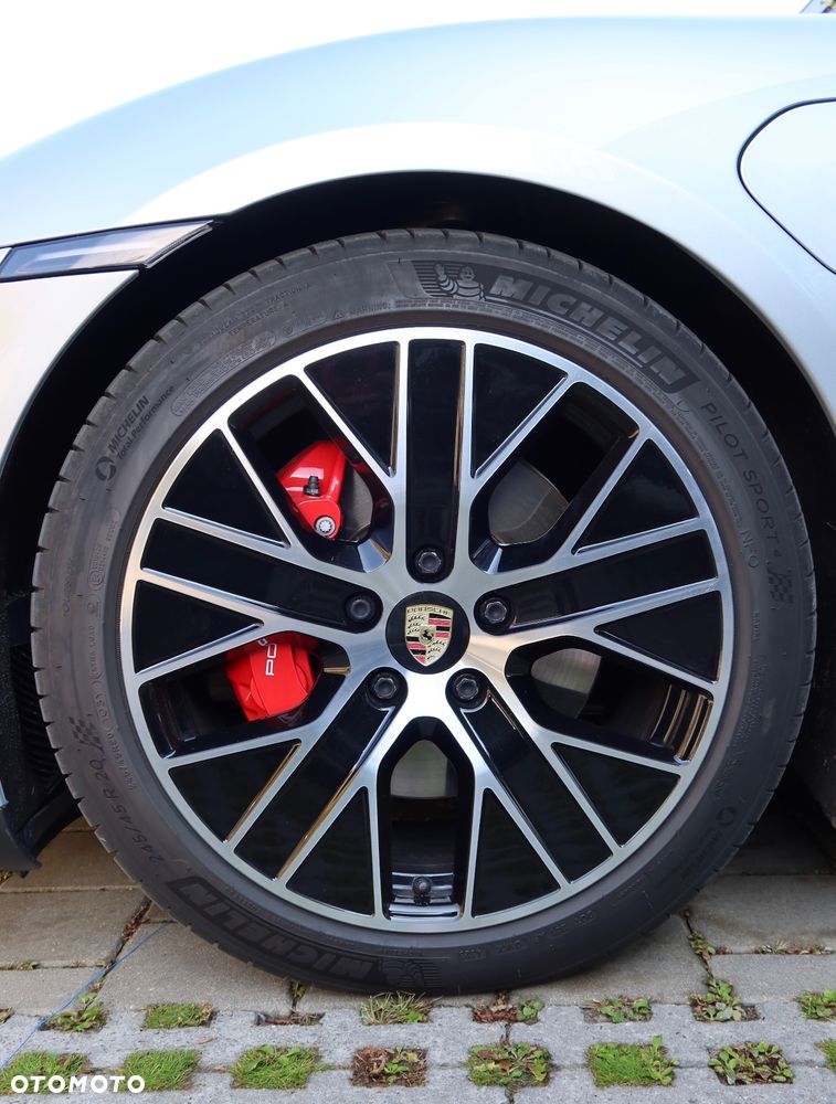 Porsche Taycan 4S Cross Turismo - 13
