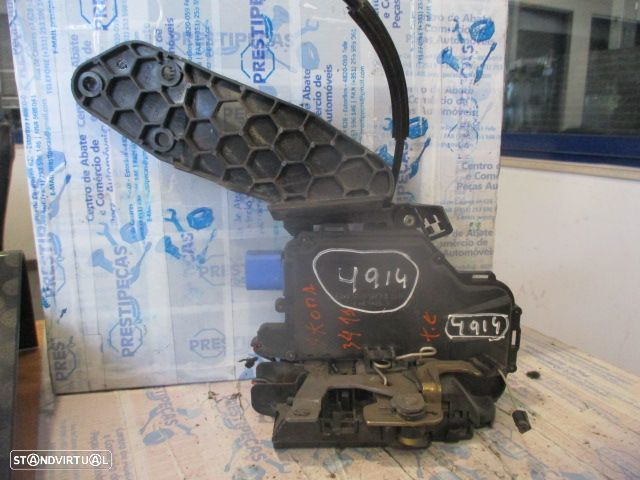 Fecho 3B4839015K SKODA FABIA 1 COMBI 6Y 2001 1.4I  16V 100CV 5P PRETO T ESQ 6 PINOS - 1