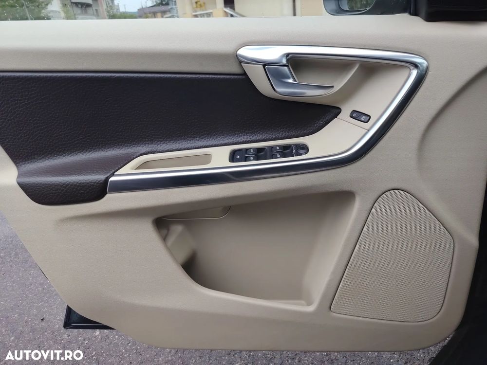 Volvo XC 60 D4 AWD Rdesign - 9