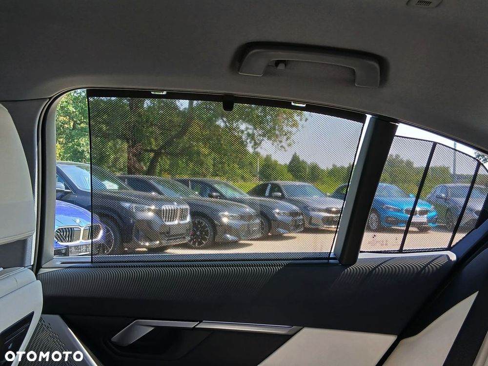 BMW Seria 5 520d xDrive mHEV - 14