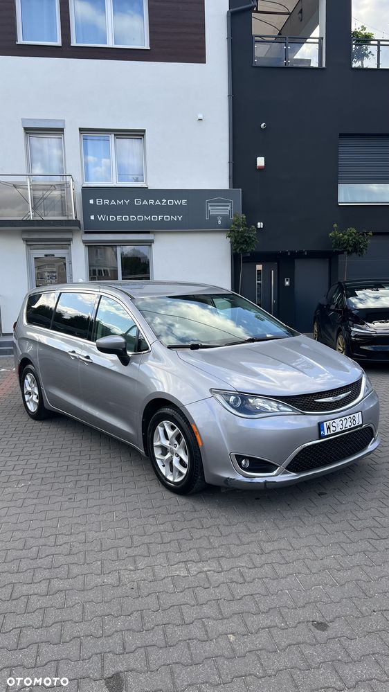 Chrysler Pacifica - 5