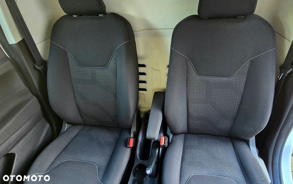 Ford Transit Courier - 20
