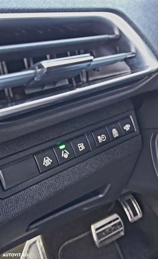 Peugeot 3008 PHEV 225 EAT8 GT - 8