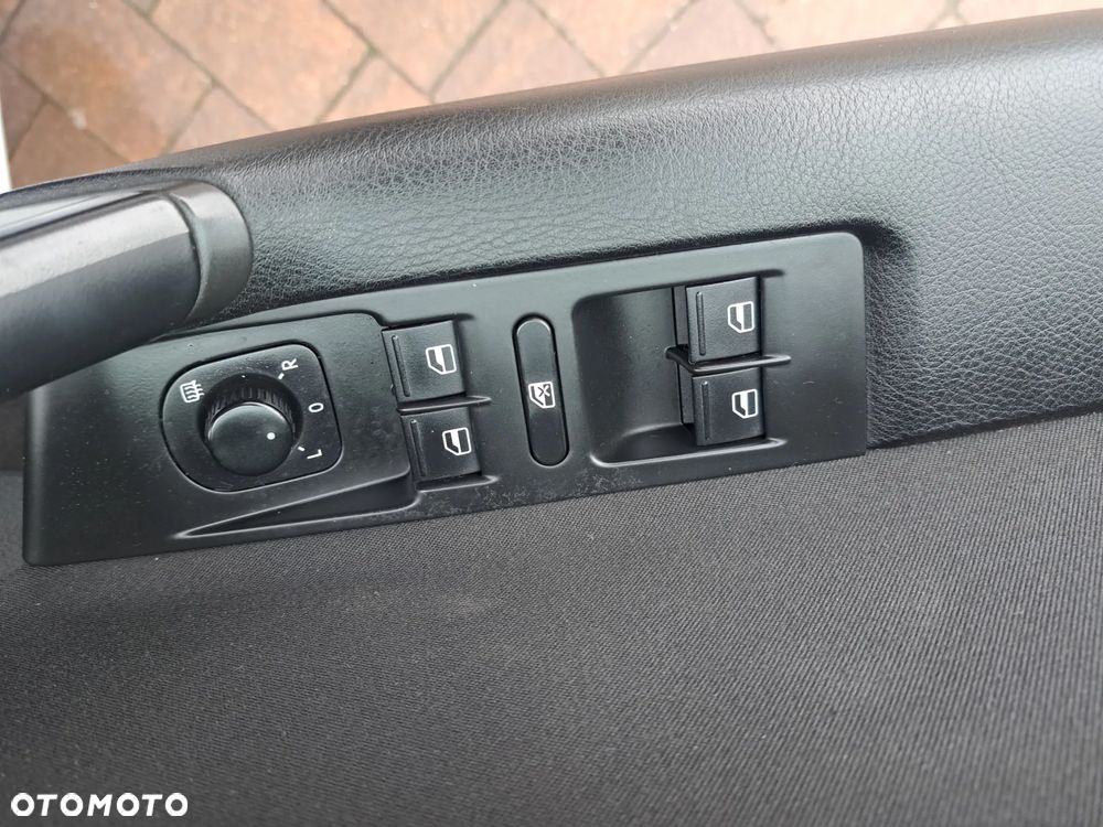 Volkswagen Passat Variant 2.0 TDI BlueMotion Technology Trendline - 17