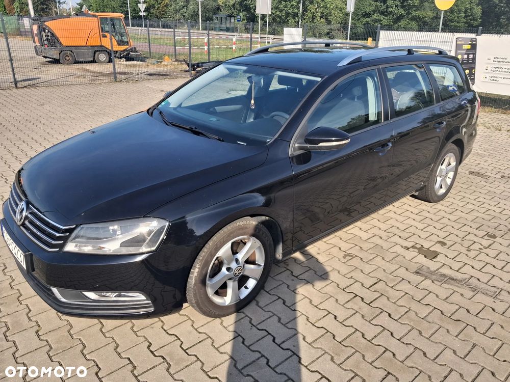 Volkswagen Passat - 1