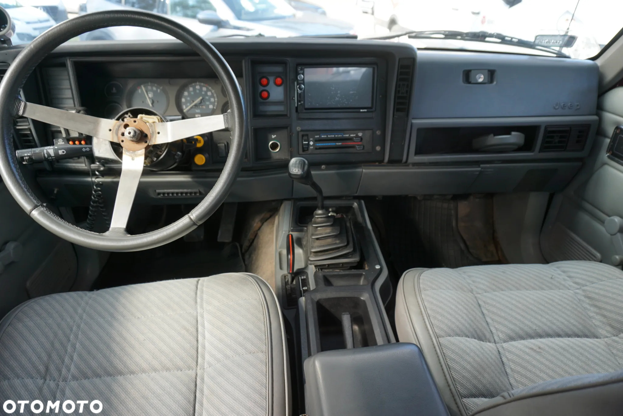 Jeep Cherokee - 10