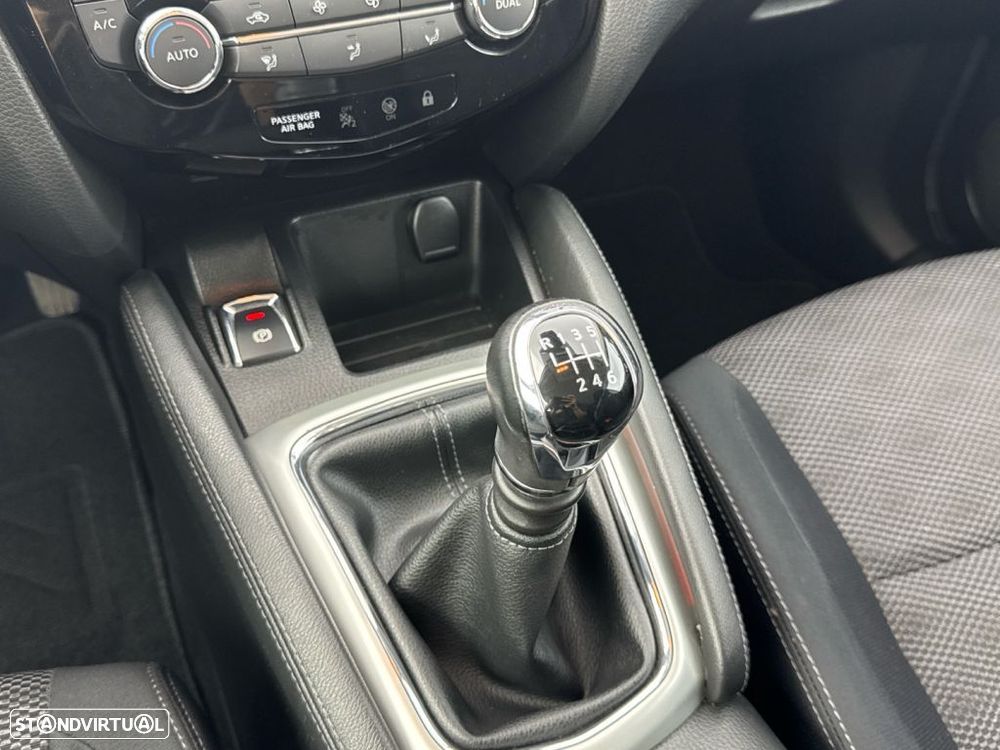 Nissan Qashqai 1.5 dCi N-Connecta - 19