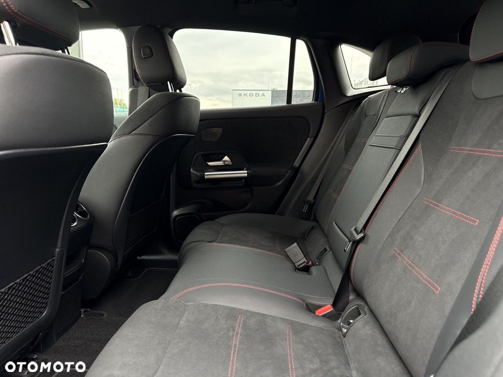 Mercedes-Benz EQA 300 66.5kWh 4-Matic AMG Line - 14