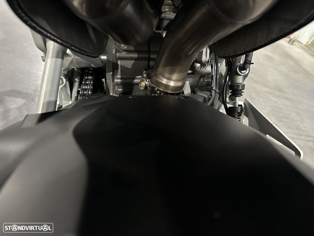 Ducati Streetfighter V2 - 23