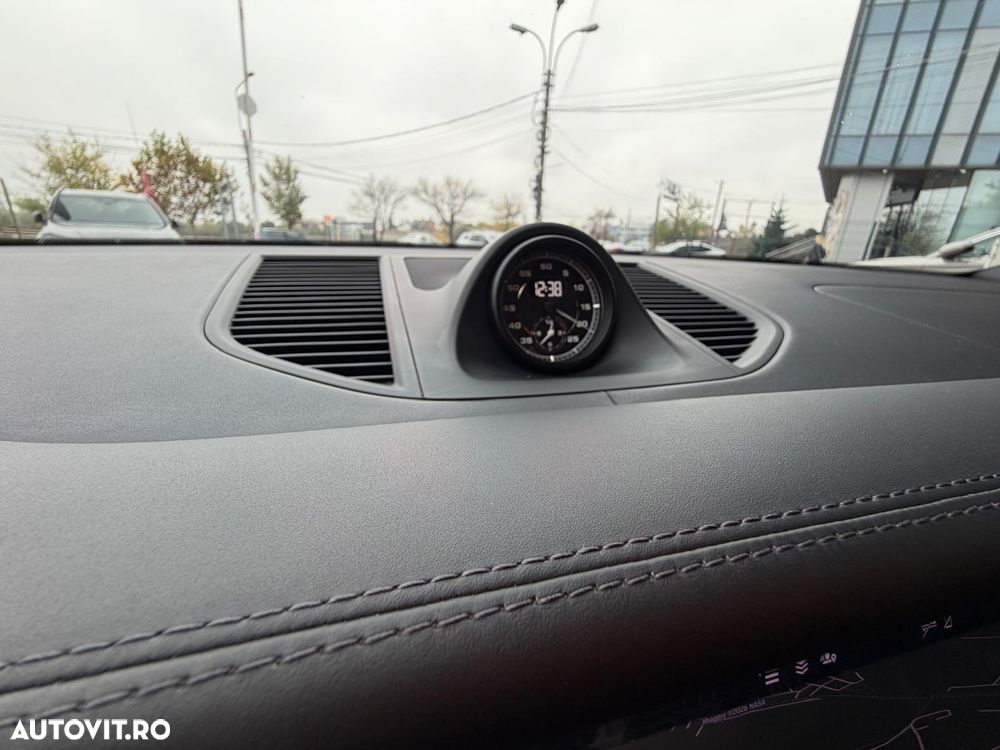 Porsche Macan T - 11