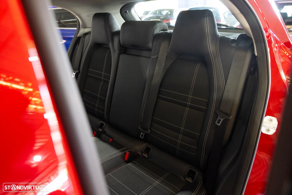 Mercedes-Benz GLA 180 (CDI) d Urban - 15