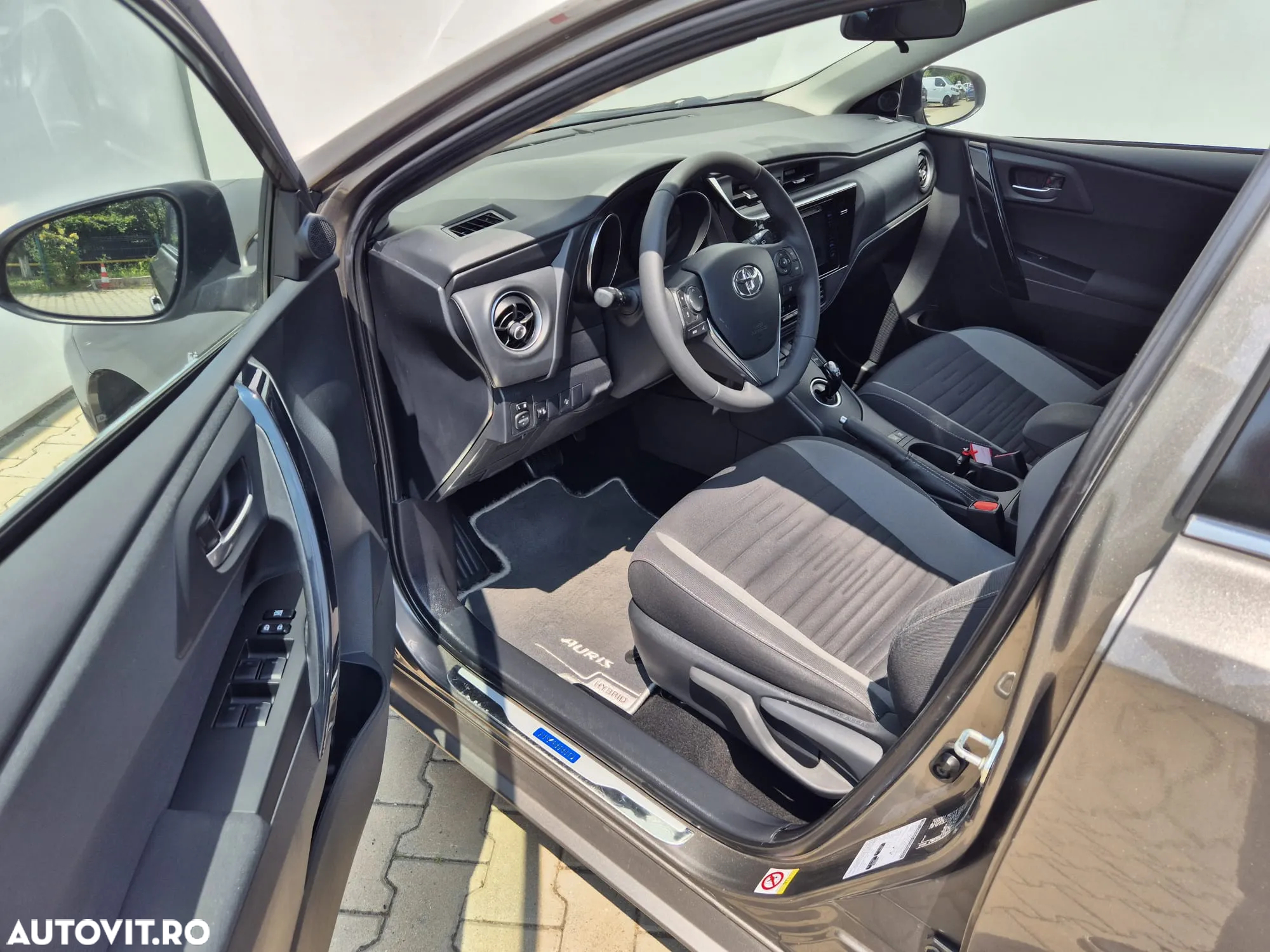 Toyota Auris 1.8 L VVT-i HSD Sol - 5