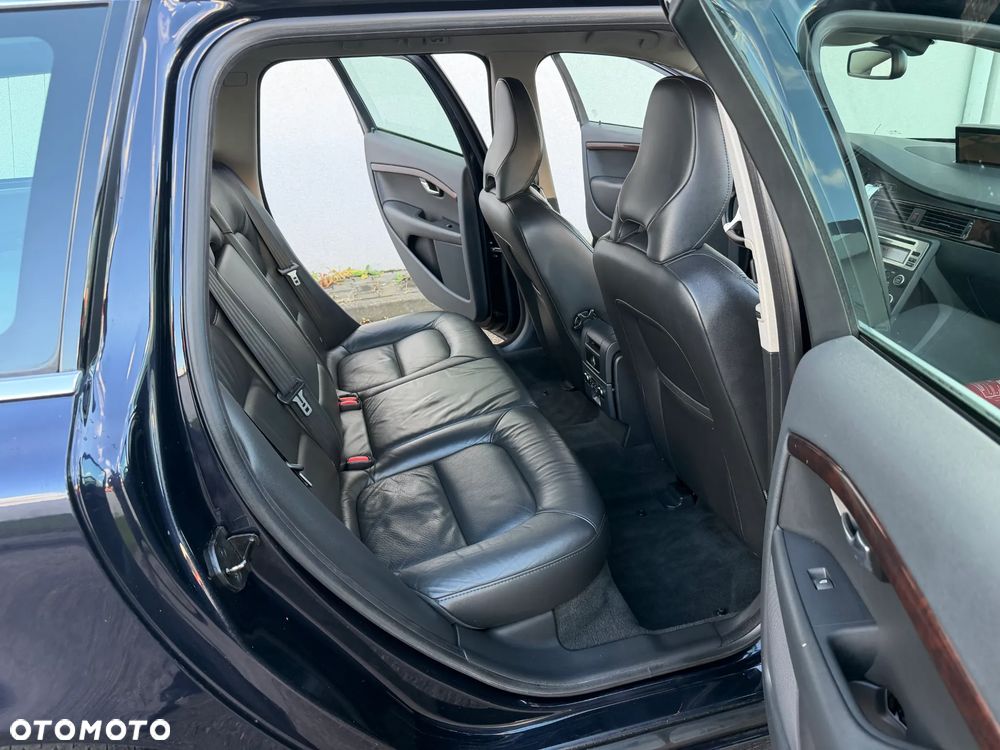 Volvo V70 2.0D Momentum - 24