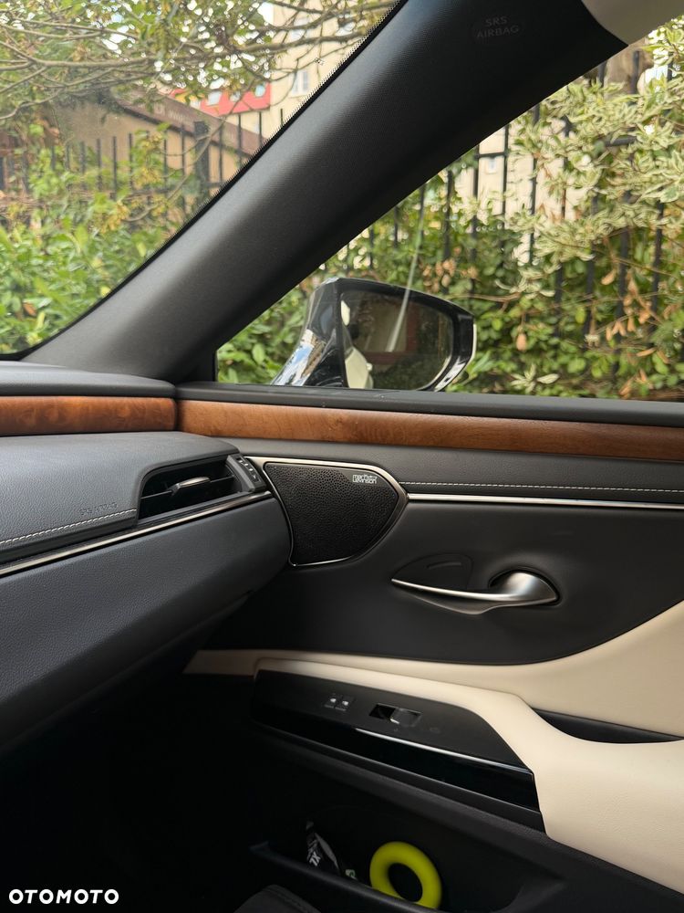 Lexus ES - 8