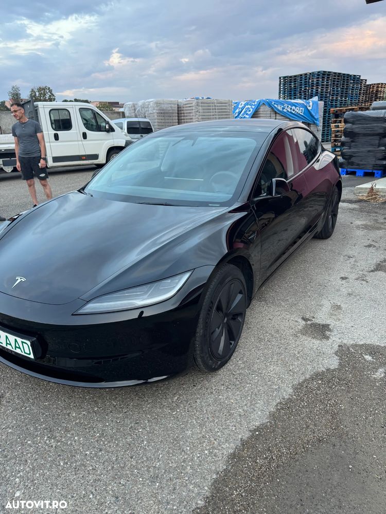 Tesla Model 3 Long Range - 3