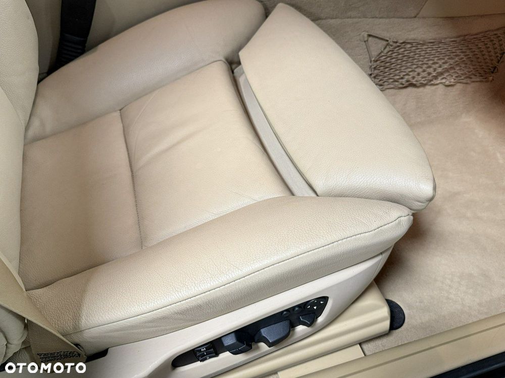 BMW Seria 5 525i Touring - 17