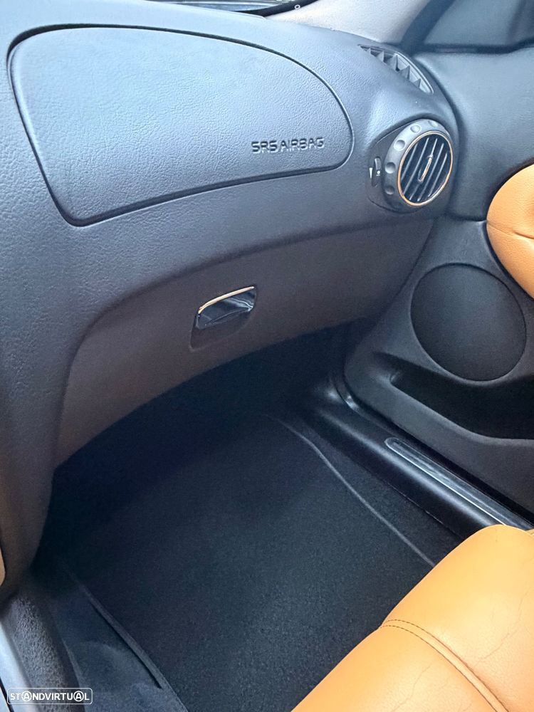 Alfa Romeo GT 1.9 JTD M-JET Distinctive - 35