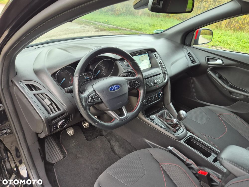 Ford Focus 1.0 EcoBoost Start-Stopp-System ST-LINE DESIGN - 33
