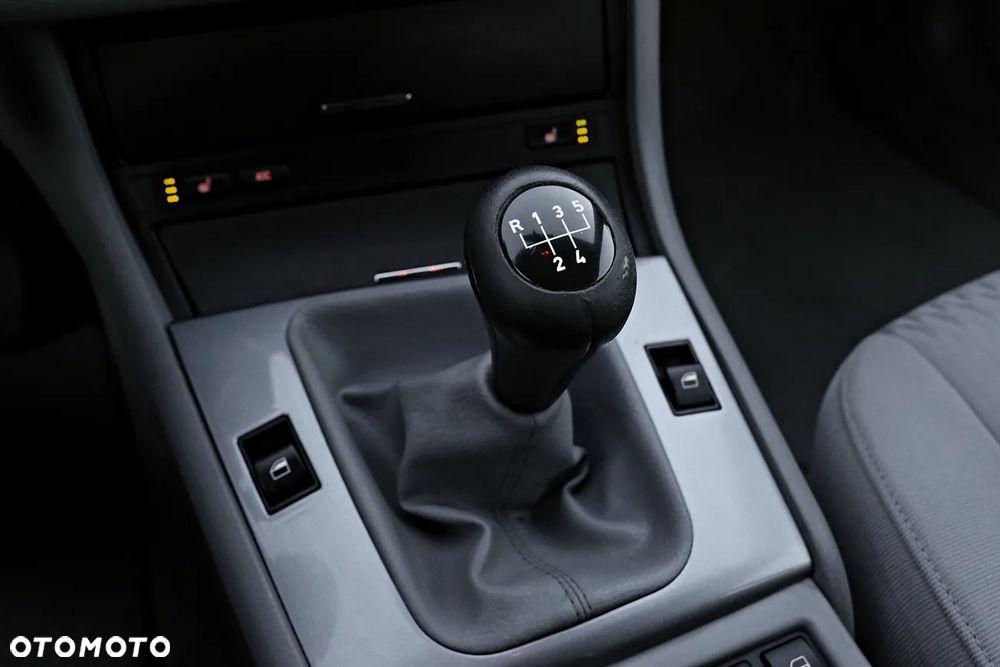 BMW Seria 3 320i - 34