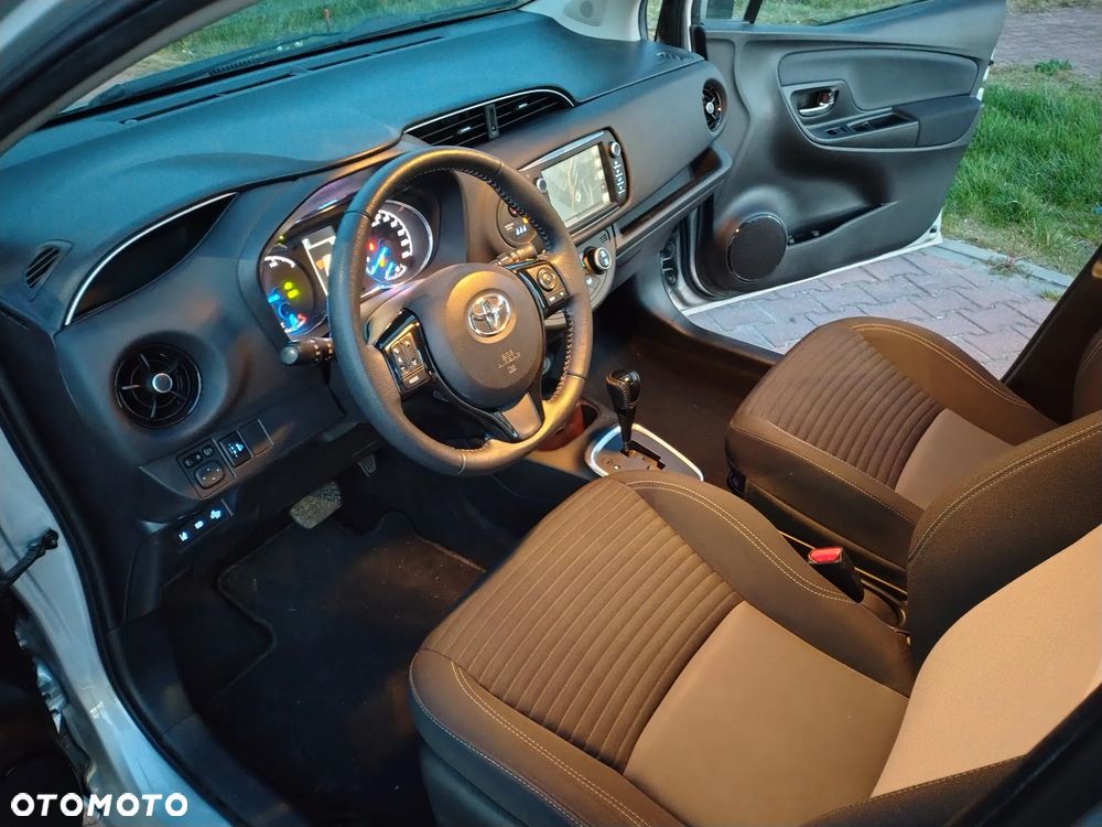 Toyota Yaris Hybrid 100 Premium EU6 - 18