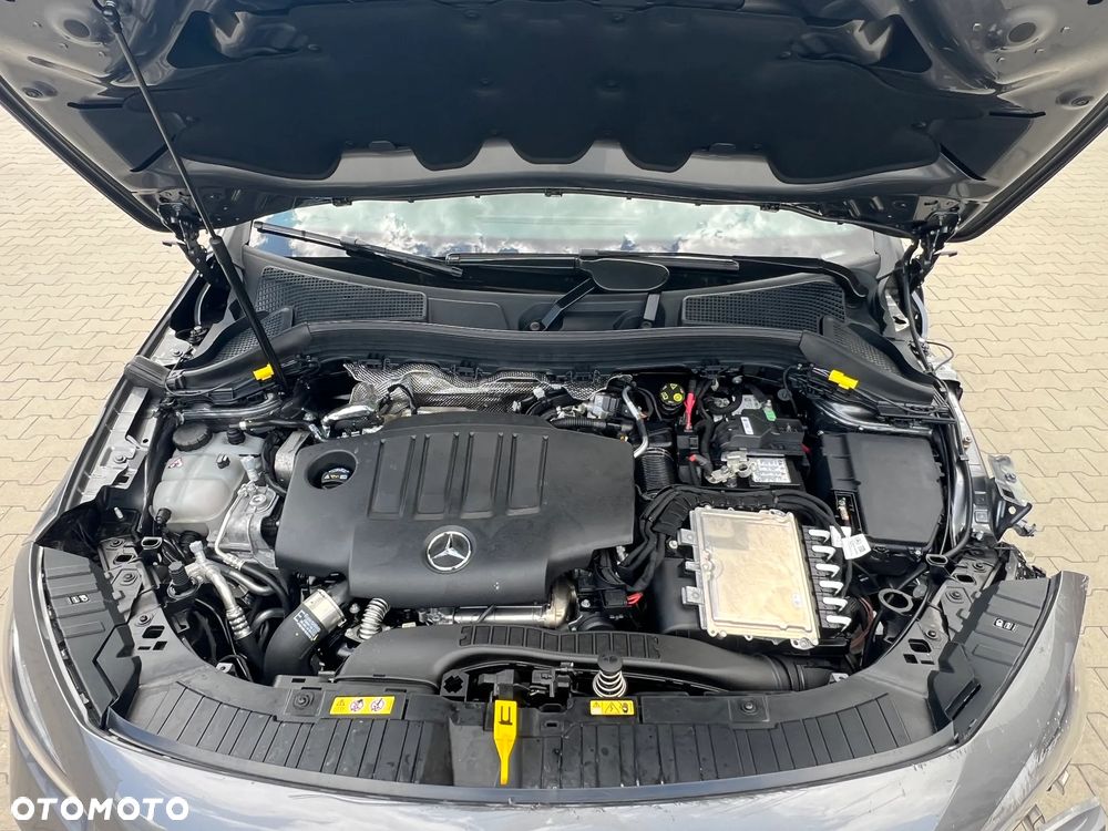 Mercedes-Benz GLA - 32