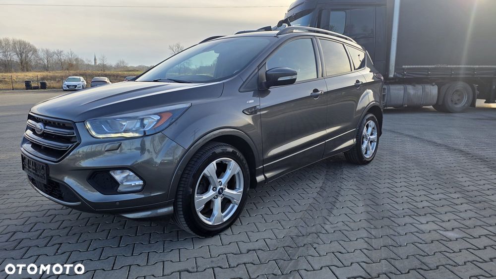 Ford Kuga 1.5 EcoBoost 2x4 ST-Line - 23