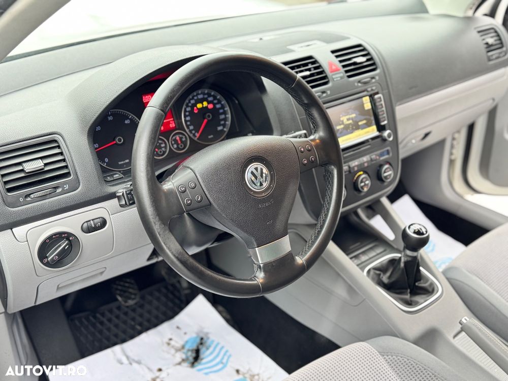 Volkswagen Golf 2.0 TDI DPF BlueMotion Technology Team - 8