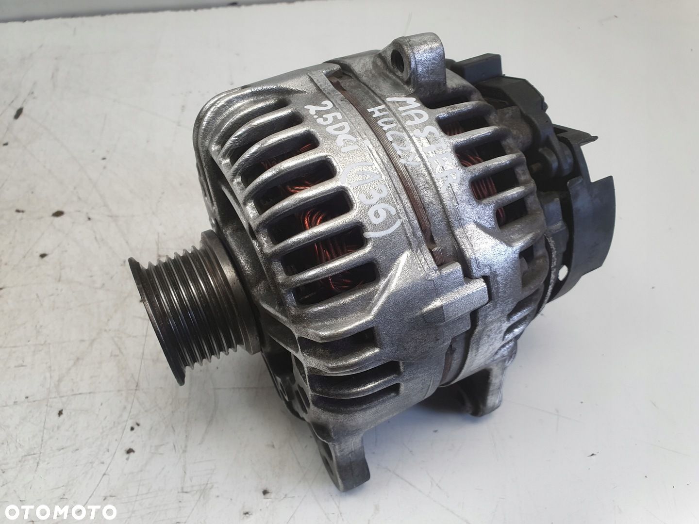 Renault Master II 2.5 DCI ALTERNATOR 0124525044 150A bosch - 1