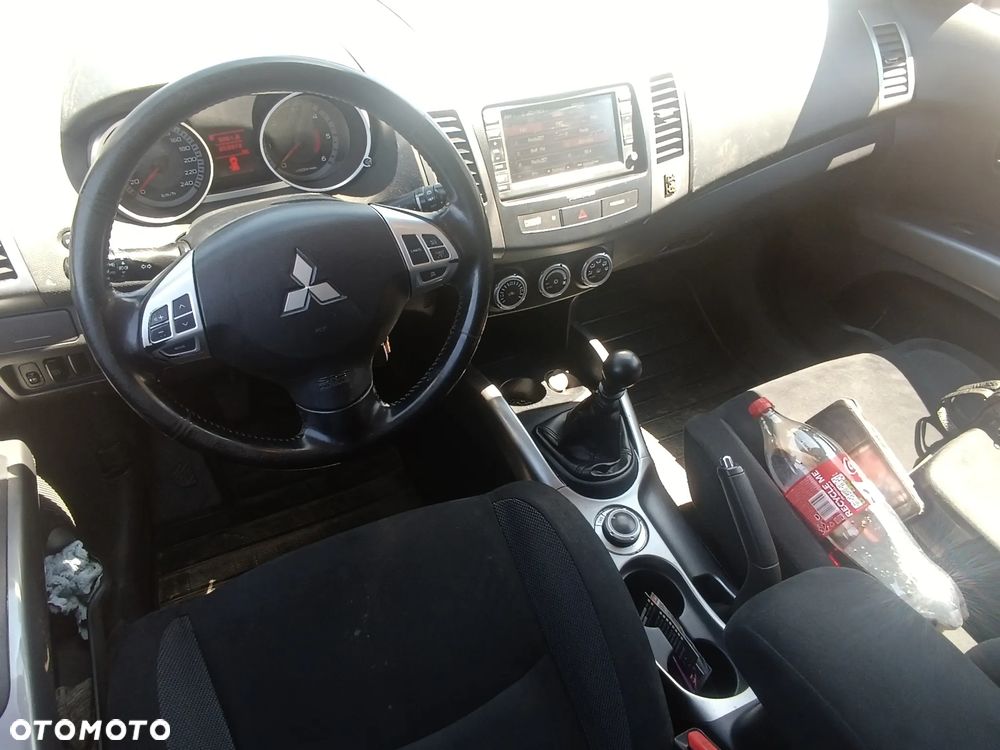 Mitsubishi Outlander 2.0 DI-D 4WD Instyle - 15