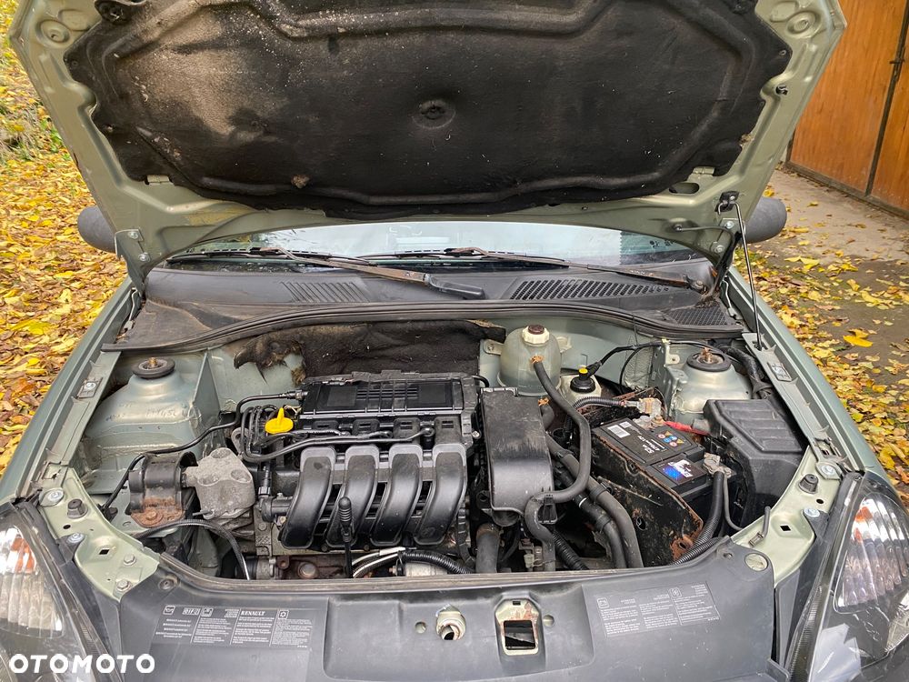 Renault Clio 1.2 16V Authentique - 8