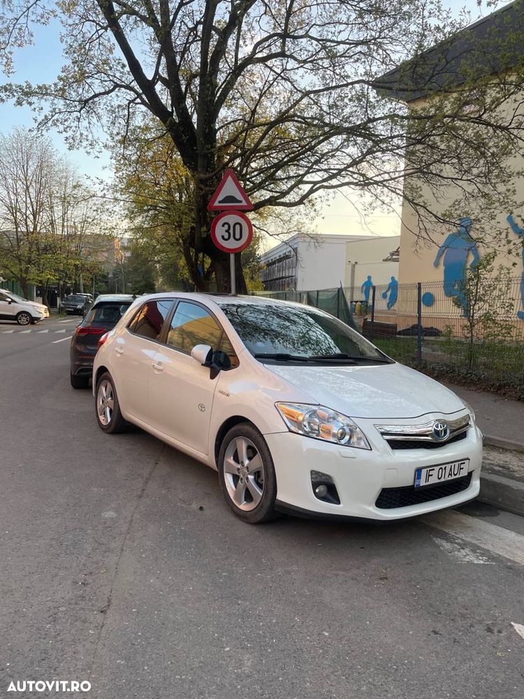 TOYOTA Auris 2011