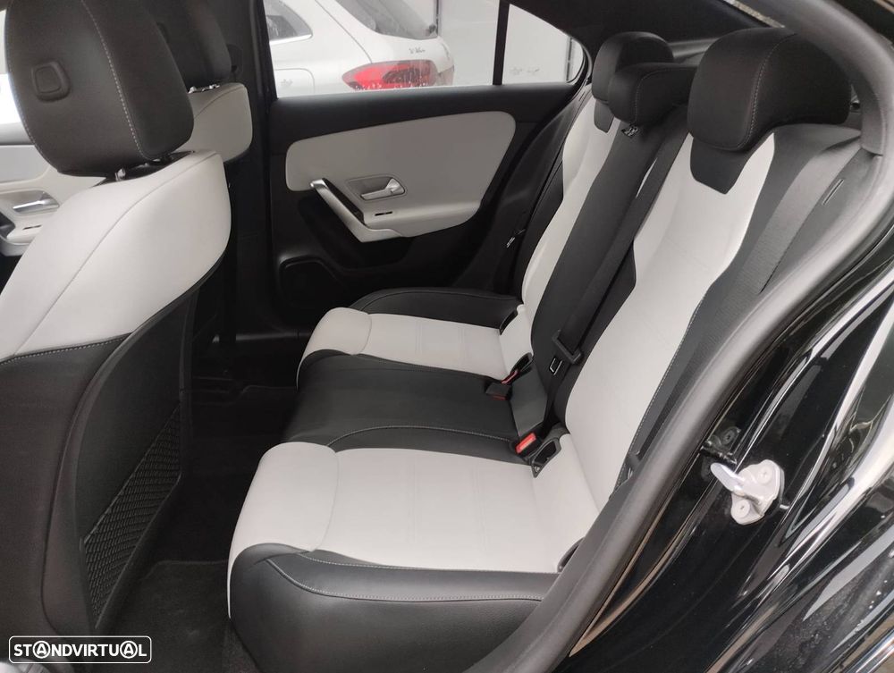 Mercedes-Benz A 180 Limousine d AMG Line - 4