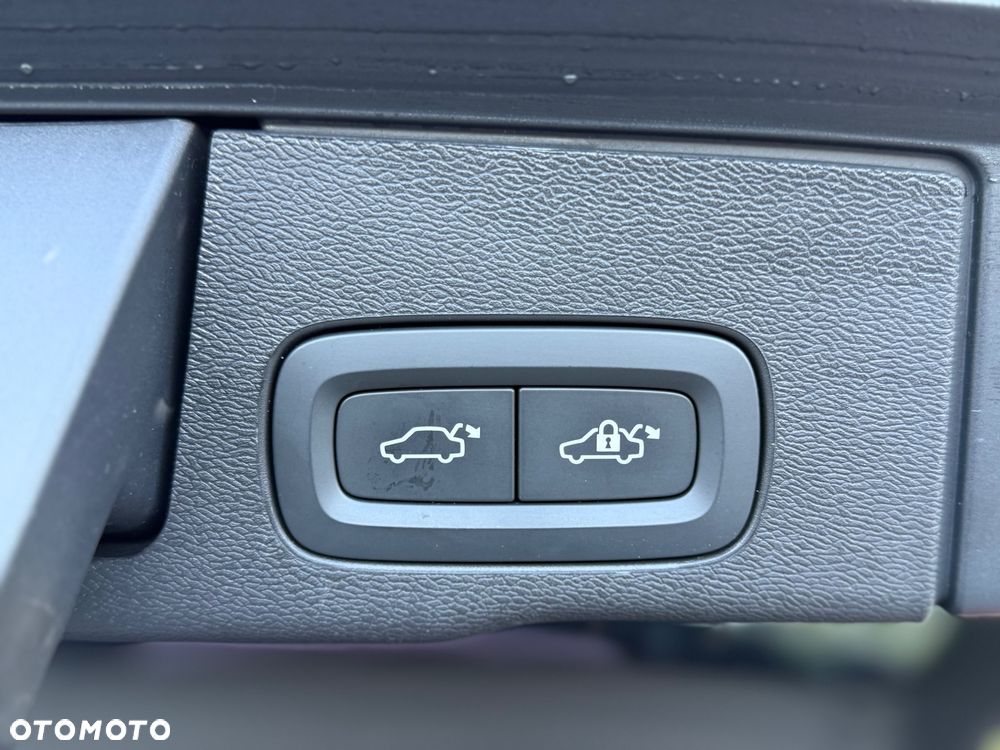 Volvo XC 60 B4 D Geartronic Momentum Pro - 32