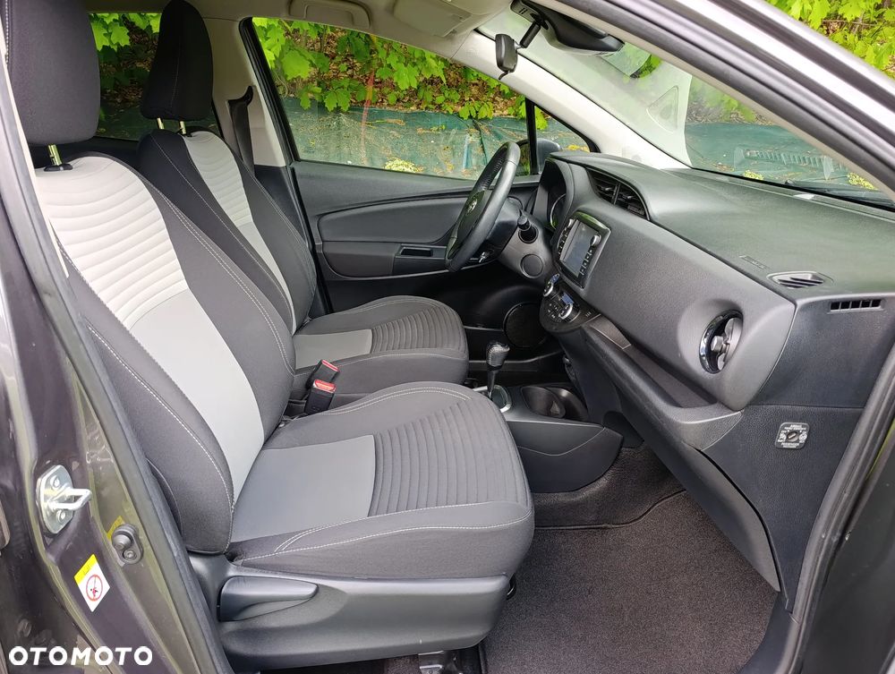 Toyota Yaris Hybrid 100 Premium - 13