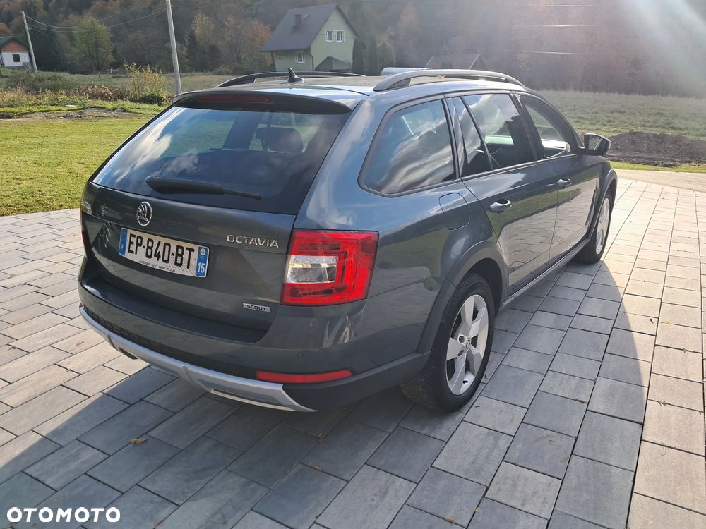 Skoda Octavia Combi 2.0 TDI 4x4 DSG Scout - 9