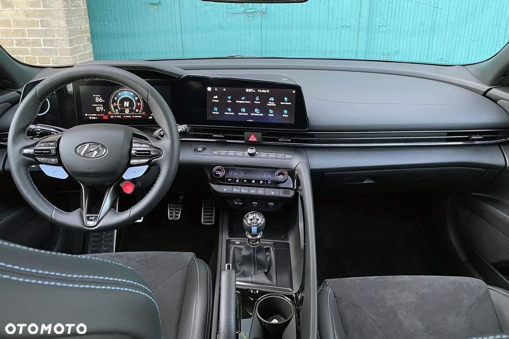 Hyundai Elantra - 16