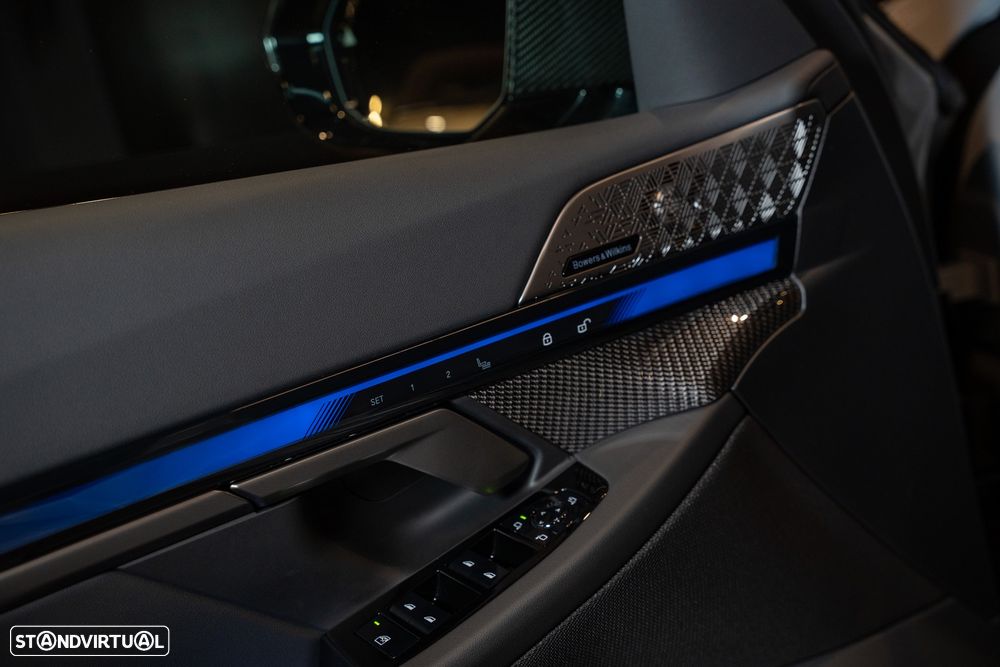 BMW M5 Touring xDrive - 24