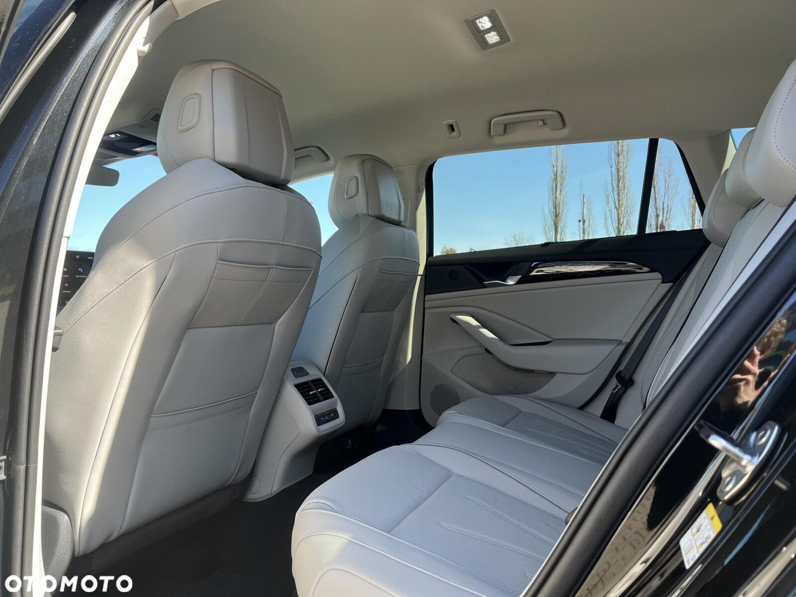 Volkswagen Passat 2.0 TDI SCR Elegance DSG - 19