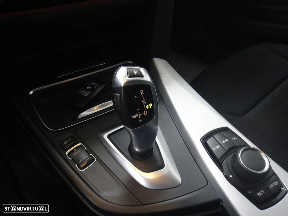 BMW 318 d Auto Exclusive - 21