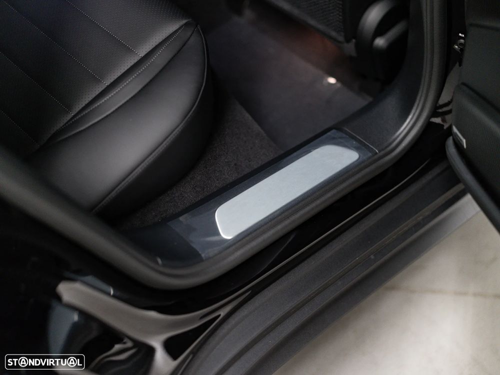 Porsche Panamera 4 E-Hybrid - 27