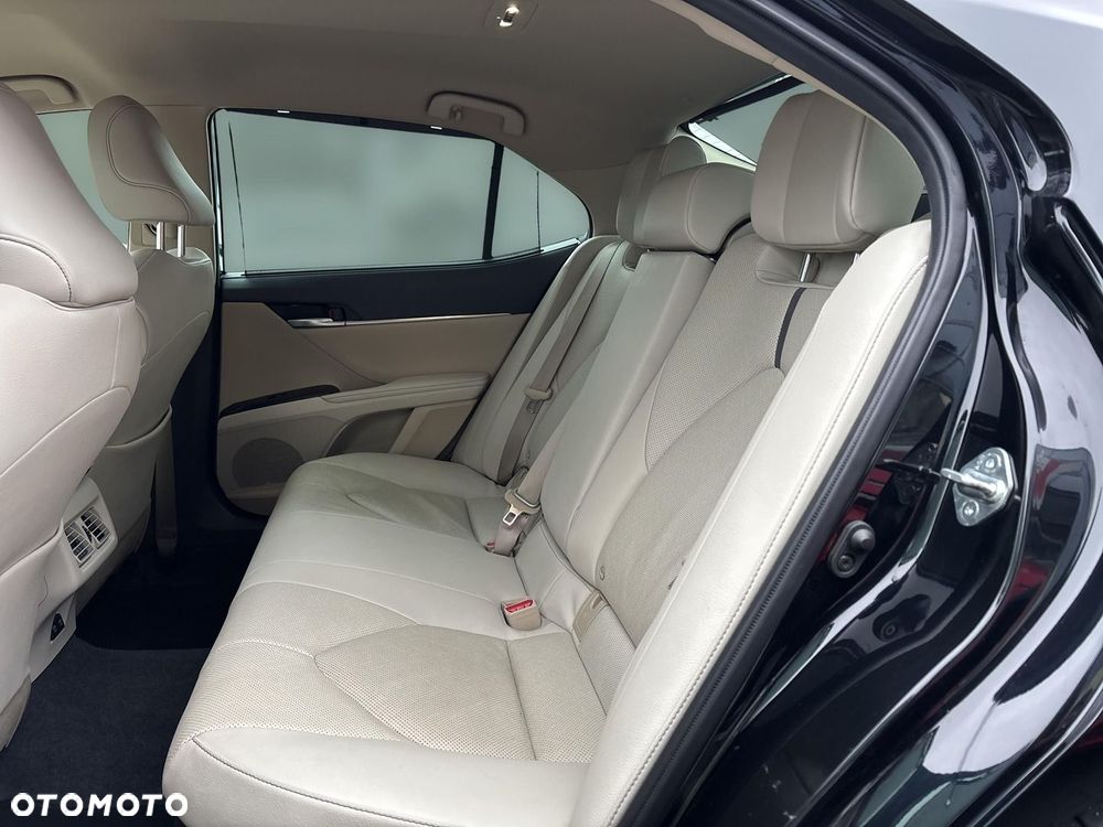 Toyota Camry 2.5 Hybrid Executive CVT - 14