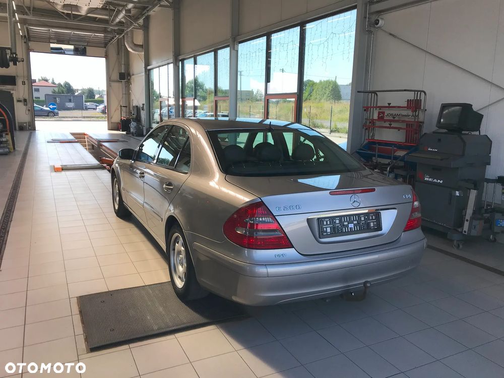 Mercedes-Benz Klasa E 200 CDI Classic - 23