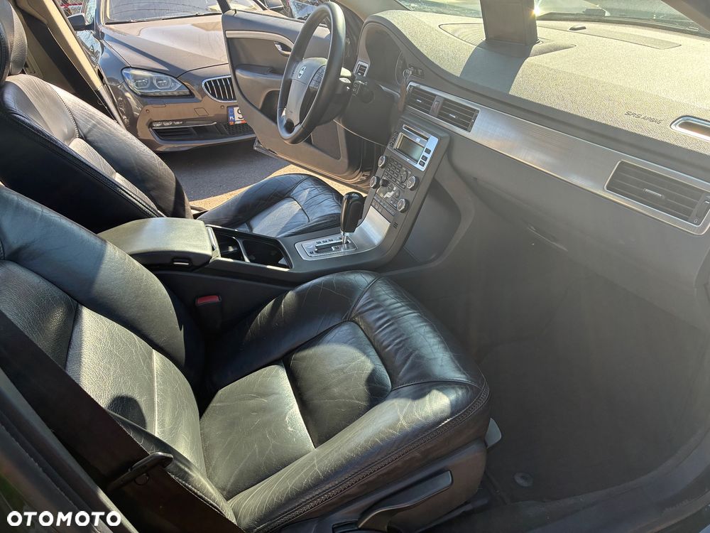 Volvo XC 70 D5 AWD Momentum - 11