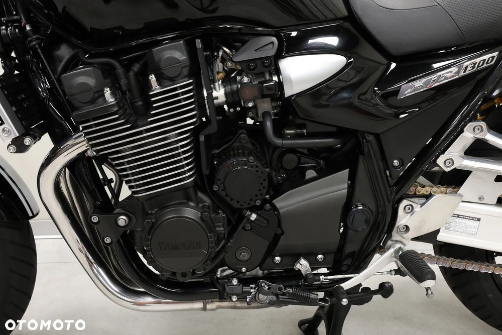 Yamaha XJR - 23