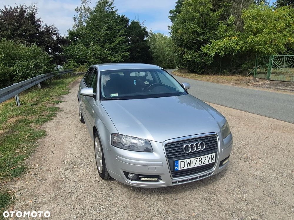 Audi A3 Sportback 1.6 FSI Ambiente - 2