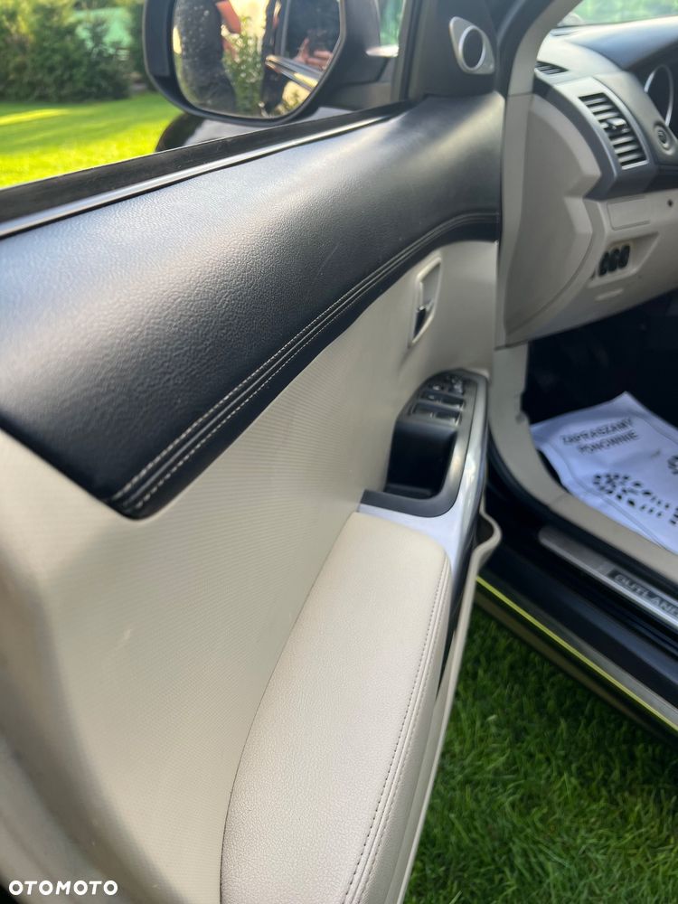 Mitsubishi Outlander 2.0 DID Instyle NAVI - 13