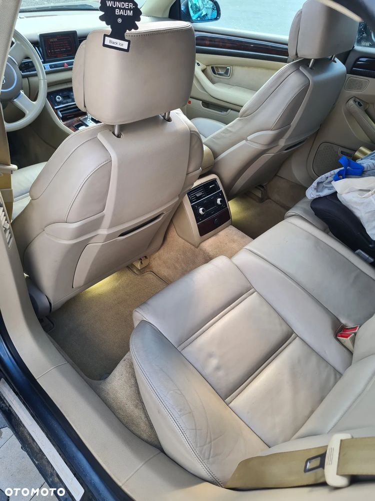 Audi A8 4.2 Quattro - 6