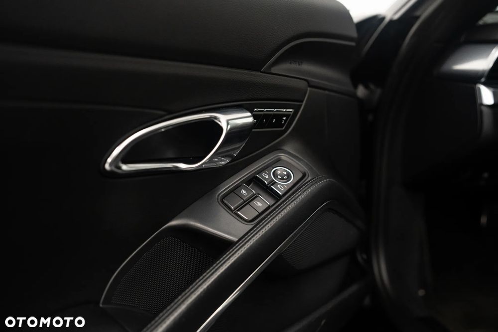 Porsche 911 Carrera PDK Black Edition - 18